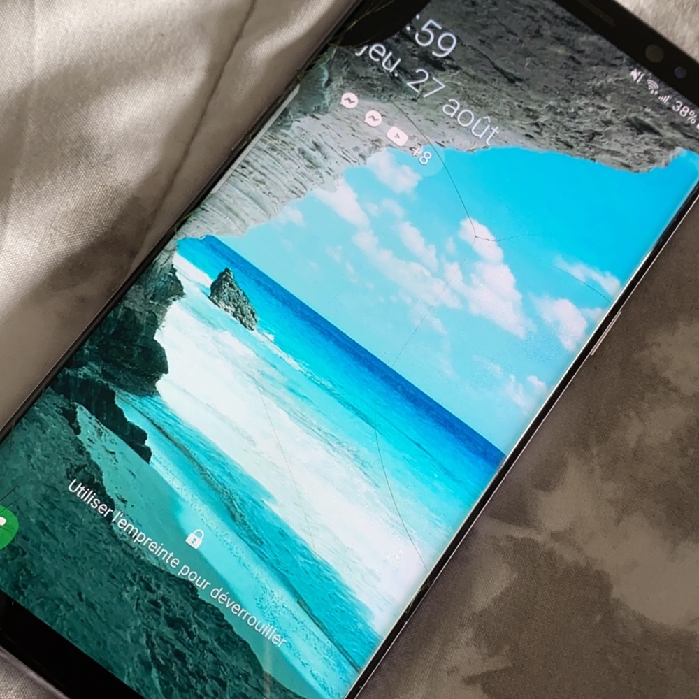 Samsung S8 - Picture 2 of 6